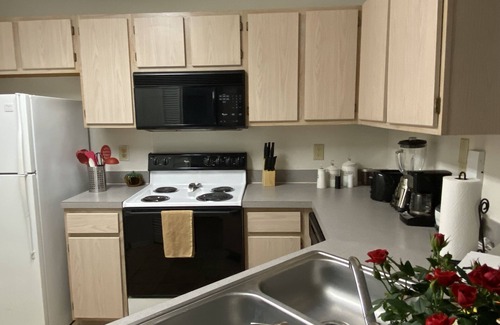 Gainesville Condo | Botanical Retreat: King Comfort & Poolside Peace