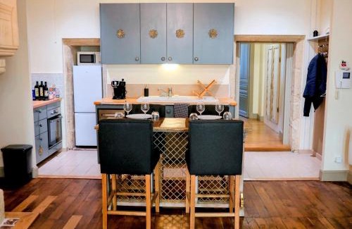 Perigueux Apartment | Boudoir de la Sagesse