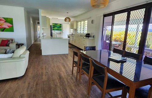 Wailoloa Villa | BouganVilla Your Perfect Private Holiday Getaway, A 4brm Villa with pool & wifi.
