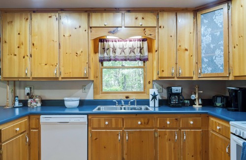 My Mountain Cabin | Boujee Bear Lodge - A peaceful cabin getaway!