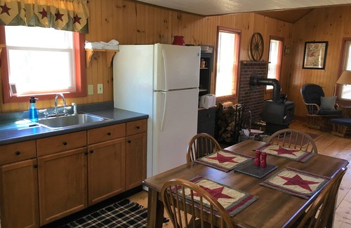 Friendsville Cabin | Boulder Ridge Cabin -a private chalet in the woods