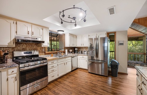 Pisgah Forest House | Boulder Ridge Estate | Hot Tub, Disc Golf &Views⛰️ + Biltmore Pass | 15m Brevard