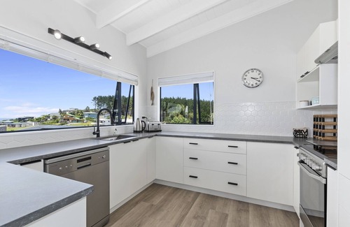 Langs Beach House | Boulevard Beauty - Langs Beach Holiday Home