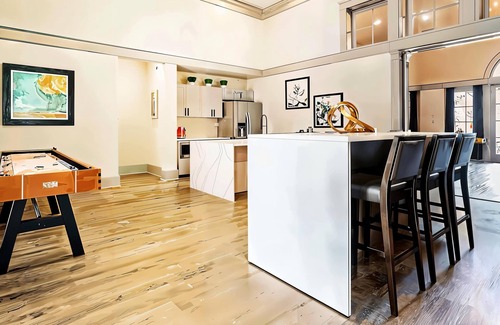 North Arlington Apartment | Boulevard Stays Cozy Suite Access to Pool, Gym & Parking