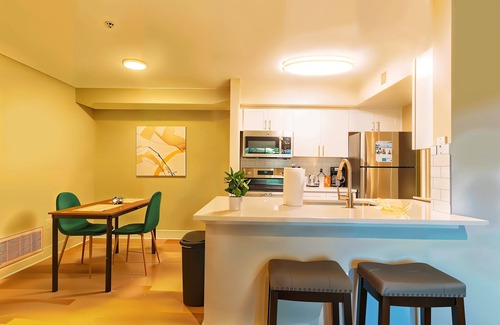 North Arlington Apartment | Boulevard Stays Cozy Suite Access to Pool, Gym & Parking