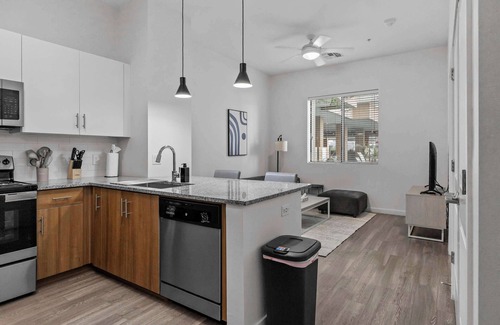 Tempe Apartment | Boulevard Stays Modern Tempe 1BR ASU Pool, Gym 01