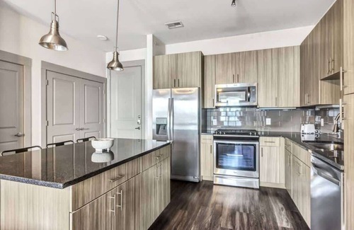 Richardson Apartment | Boulevard Stays Roomy 3BR Stay Pool, Parking, Fitness B