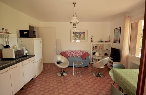 Boulouris-sur-Mer Apartment | Boulouris, calm ground floor of villa, terrace, garden, 1 km sea & shops on foot