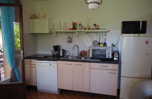 Boulouris-sur-Mer Apartment | Boulouris, calm ground floor of villa, terrace, garden, 1 km sea & shops on foot