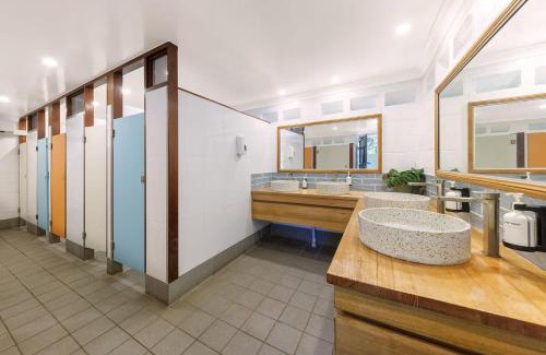 Horseshoe Bay Hostel | Bounce Magnetic Island and Koala Park - formerly Roamer