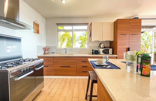 Punaauia House | Bounty Lodge - Private spa and view