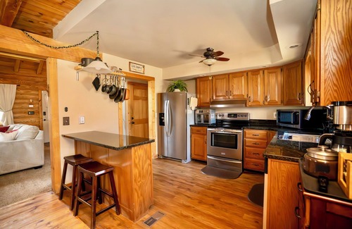 Mount Saint Francis Cabin | Bourbon Trail Chalet - 9 person hot tub - Secluded