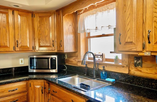 Mount Saint Francis Cabin | Bourbon Trail Chalet - 9 person hot tub - Secluded