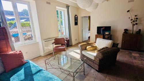 Veuzain-sur-Loire House | Bourg, familial, cour, la Maison d'Ouchet