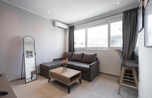 Vardaris Apartment | Bourn, Nilie Hospitality MGMT