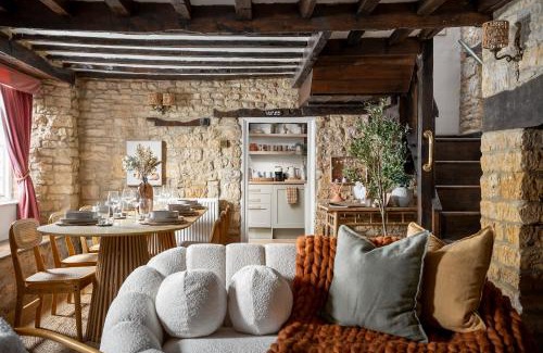 Bourton House | Bourton Scandi Chic Authentic Cottage