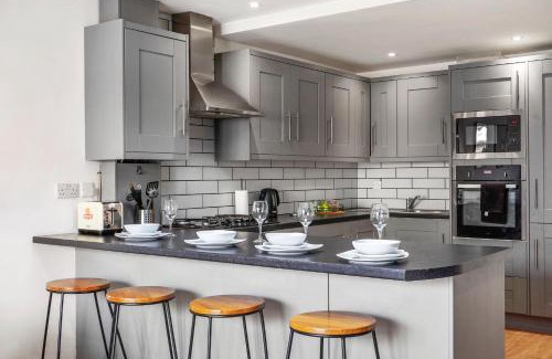Staple Hill Apartment | Boutique 2 Bed Bristol Abode - Parking - Garden