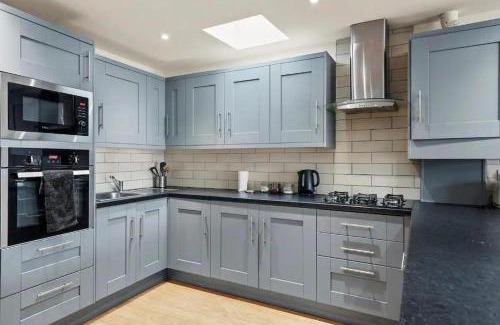 Staple Hill Apartment | Boutique Abode in Bristol - Garden