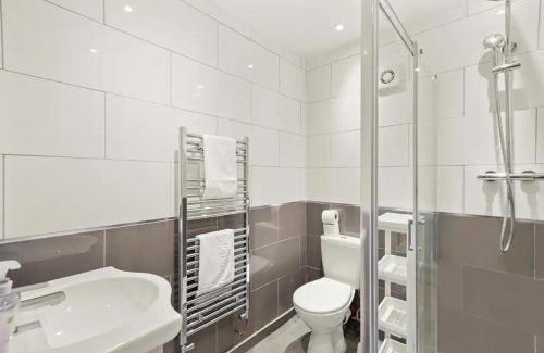 Staple Hill Apartment | Boutique Abode in Bristol - Garden