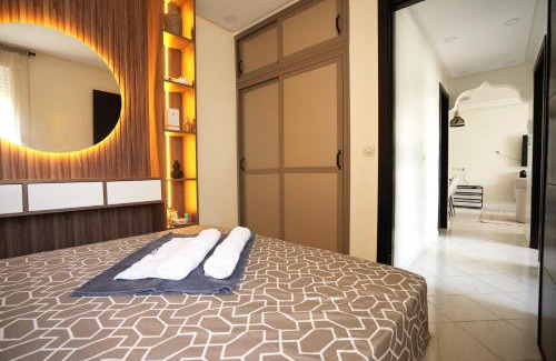 Tamariss Apartment | Boutique Beach Apartment - Pool Access - Netflix Ready