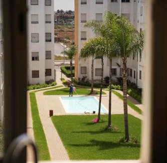 Tamariss Apartment | Boutique Beach Apartment - Pool Access - Netflix Ready