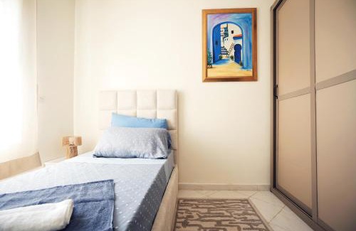 Tamariss Apartment | Boutique Beach Apartment - Pool Access - Netflix Ready