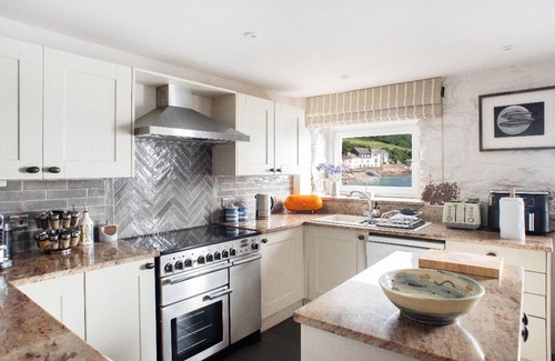 Kingsand House | Boutique beach house right on the beach with amazing sea views!