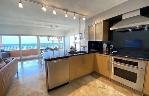 Bradenton Beach Condo | BOUTIQUE BEACH FRONT LUXURY LOCATED DIRECTLY ON BEACH WITH FABULOUS SUNSETS