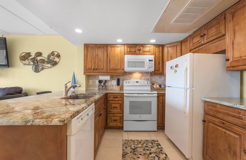 Port Aransas Condo | Boutique Beachfront Resort Condominium with Beach Boardwalk | Casa Condo 306
