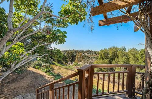 Lincoln Acres House | Boutique Charm 3BR w/Huge Deck
