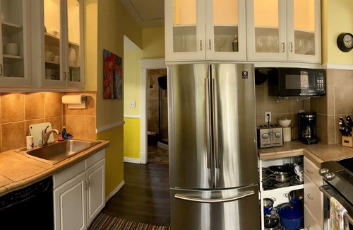 Fremont House | Boutique Chic Garden Retreat a Fremont Oasis w/a BBQ, fire pit & outdoor dining