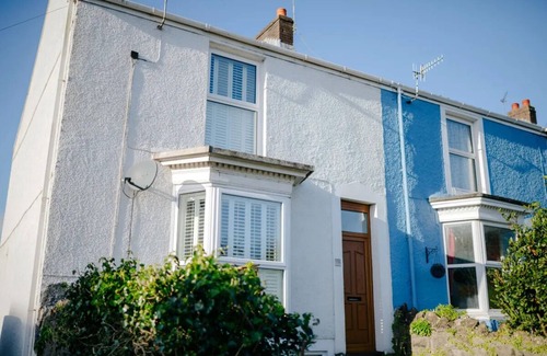 Mumbles House | Boutique Cottage in the heart of Mumbles with parking - family & dog friendly!