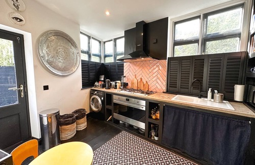 Chiswick House | Boutique, exotic house in central London near riverside with parking