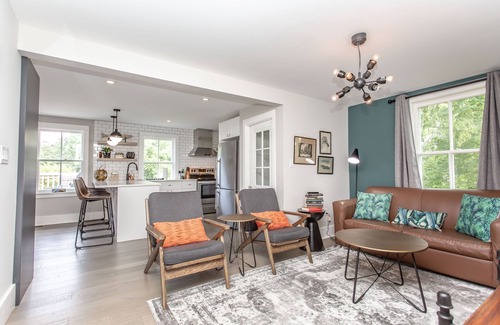 Niagara-on-the-Lake House | BOUTIQUE Home, A + Location beside the Shaw, Queen st. Shops and restaurants.