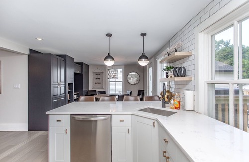 Niagara-on-the-Lake House | BOUTIQUE Home, A + Location beside the Shaw, Queen st. Shops and restaurants.