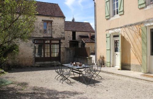 Bouix House | Boutique Holiday Home in Bouix with Garden