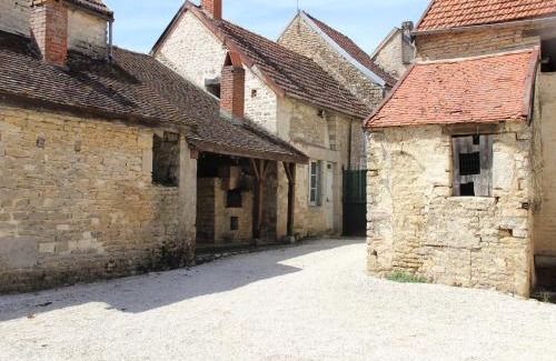Bouix House | Boutique Holiday Home in Bouix with Garden