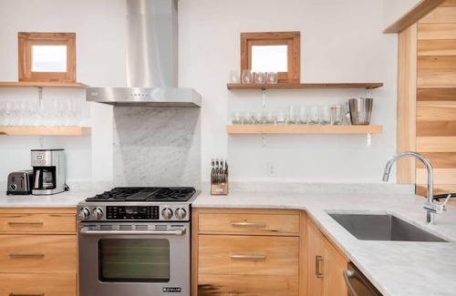 Cannonborough Elliotborough House | Boutique Home & Resort Pool ‘The Cove’