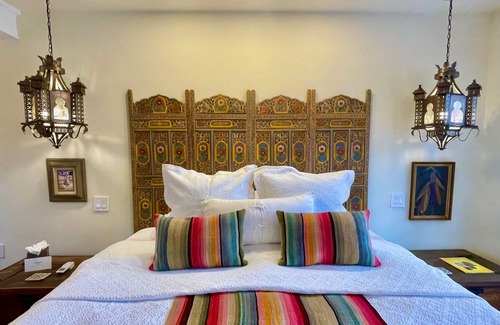 South Capitol Bed & Breakfast | BOUTIQUE HOTEL - King deluxe Room-1/2 mi. from Santa Fe Plaza