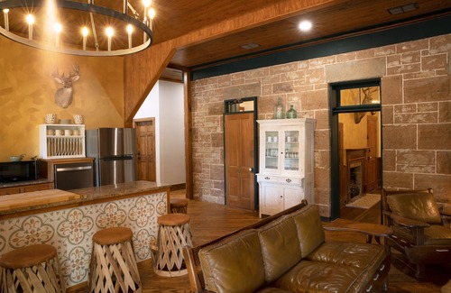Mason House | Boutique Hotel Mason TX
