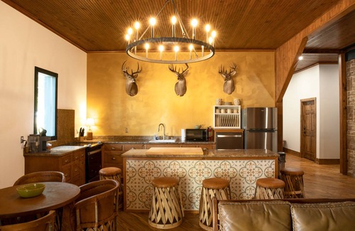 Mason House | Boutique Hotel Mason TX