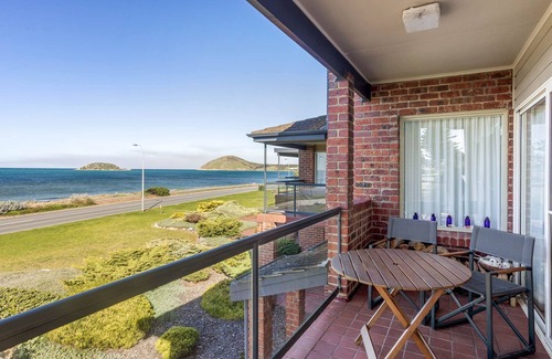 Encounter Bay Apartment | Boutique luxury ocean front apartment with superb sea and island views