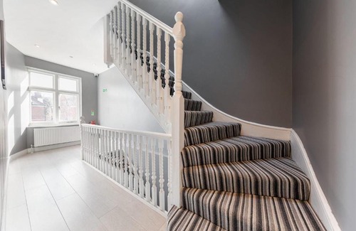 St. George's Apartment | Boutique Modern Hotel Room For Two Near Tube And Bus Stations