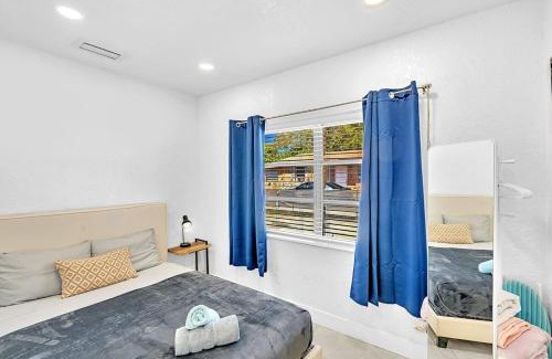 Hallandale Beach House | Boutique One Bdrm Close To Aventura Mall & Beach