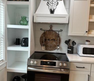 Fort Myers River District Apartment | Boutique Retreat in heart of River District