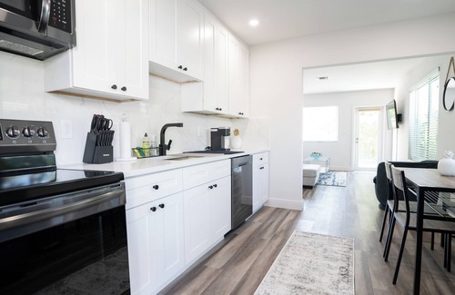 Santa Barbara Estates Apartment | Boutique Retreat Tastefully Renovated Centrally Located