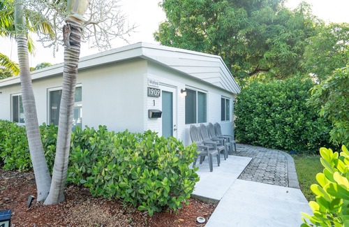 Santa Barbara Estates Apartment | Boutique Retreat Tastefully Renovated Centrally Located