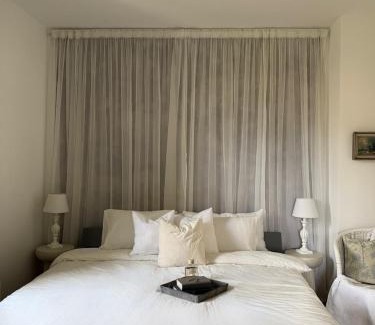 Mirepoix Apartment | Boutiquezimmer Duchesse