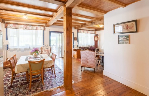 Naples Cottage | Bove Cottage 2-limit 6 2 Bedroom Cottage by RedAwning