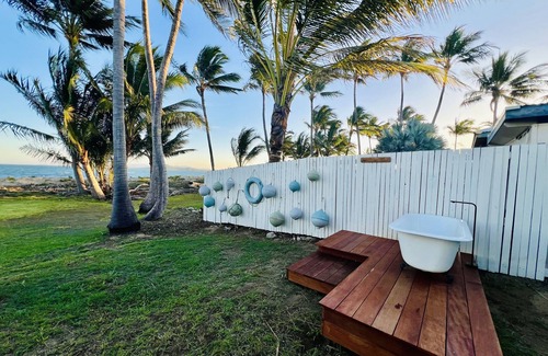 Bowen House | Bowen Beach House Absolute beachfront family holiday home